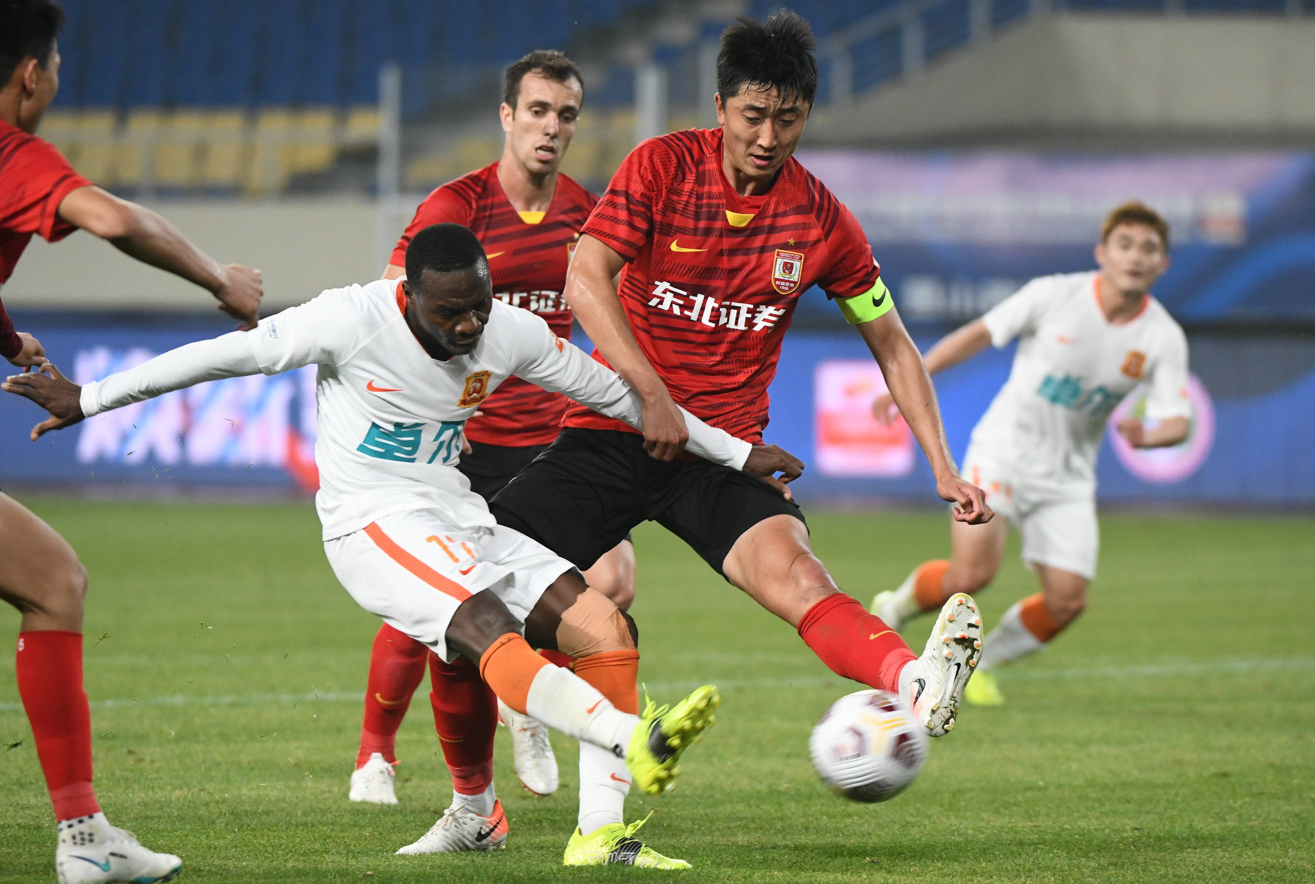 关于欧冠赛后走向成谜，费耶诺德强势反弹，目标明确，阵容厚度经受考验的信息milan.com